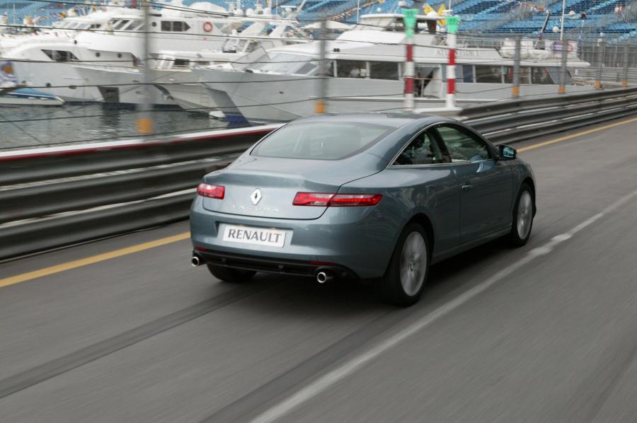  Renault Laguna Coupe 2008 года  (фото 24 из 53)